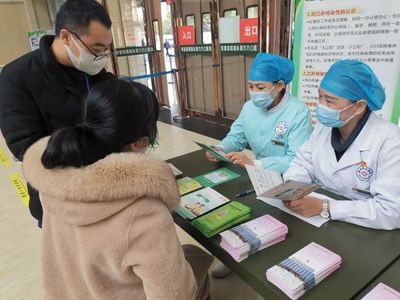 第九九〇医院举办"全国肝病日"健康咨询活动